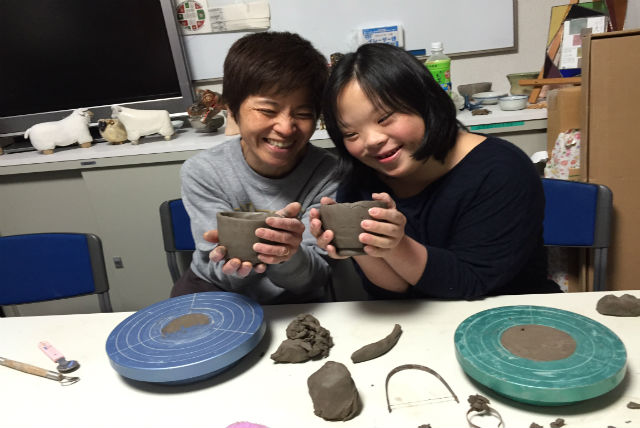 【大阪茨木市・陶芸体験】粘土を使って頭のストレッチ！手びねり一日体験 写真6