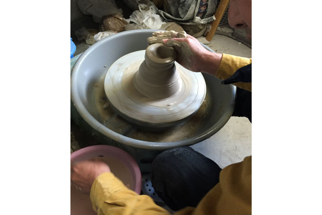 【大阪茨木市・陶芸体験】気分は陶芸職人！電動ろくろで思いのままに作品を作ろう 写真4