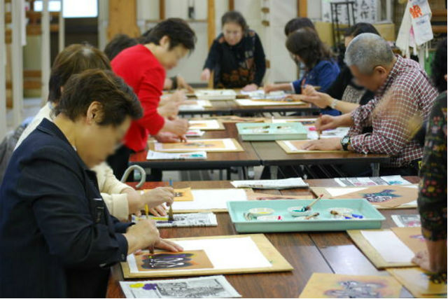 【京都府丹後市・染色体験】真っ白な綿ローンハンカチを染めてみよう！ 写真2