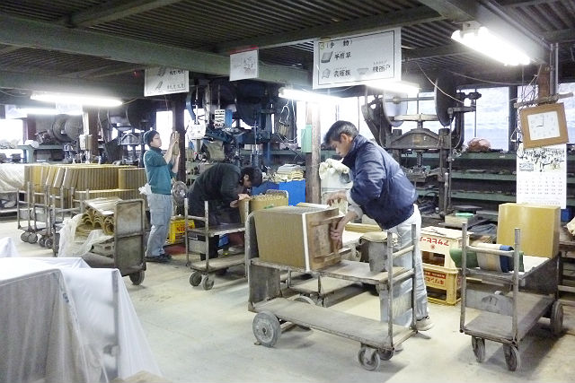 【兵庫県姫路市・伝統工芸体験】工場見学に職人体験！いぶし瓦の世界をフル体験しよう 写真7