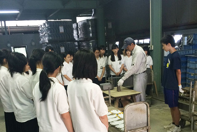 【兵庫県姫路市・伝統工芸体験】工場見学に職人体験！いぶし瓦の世界をフル体験しよう 写真6