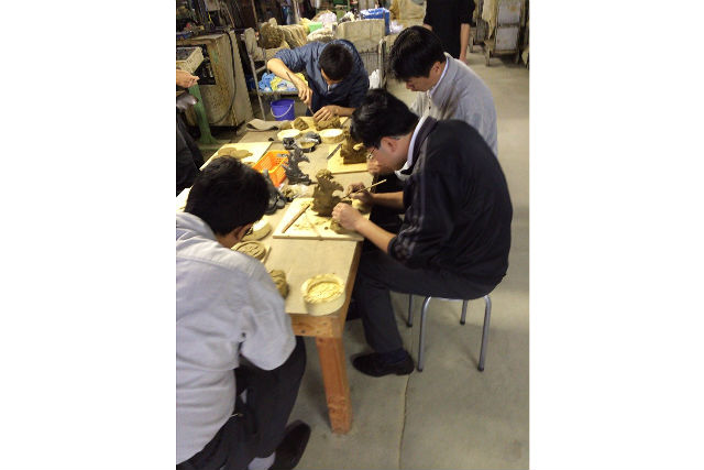  【兵庫県姫路市・伝統工芸体験】いぶし瓦の魅力に触れよう。鬼師の指導で粘土工作！ 写真4