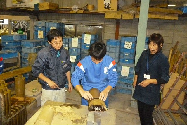 【兵庫県姫路市・伝統工芸体験】職人の仕事を間近で！いぶし瓦工場見学&職人仕事を体験 写真6