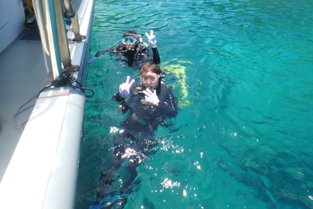【沖縄・青の洞窟・体験ダイビング】ボートからちゃぽんと海に入れる！体験ダイビング 写真3