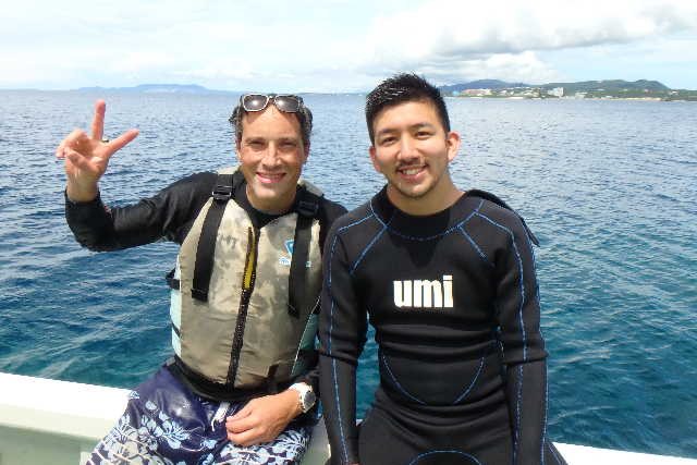 【沖縄・青の洞窟・体験ダイビング】ボートからちゃぽんと海に入れる！体験ダイビング 写真4
