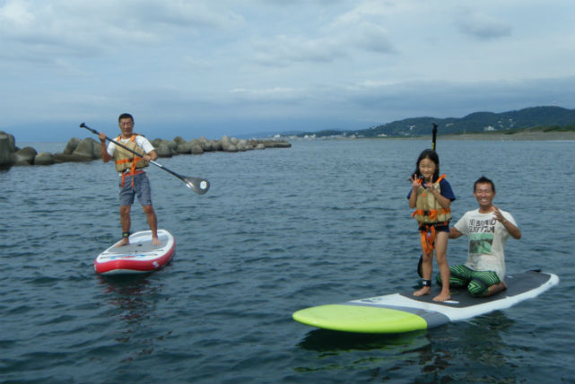 【神奈川・SUP】ファミリー向けSUP体験！親子三世代で癒しの海上散歩へ 写真3
