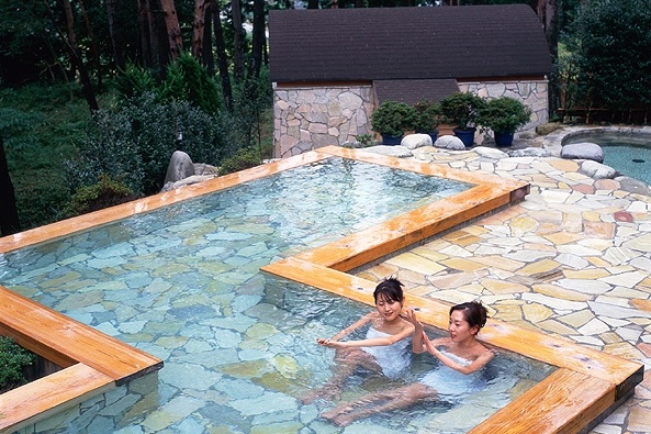 【南飛騨・馬瀬川温泉】15種類のお風呂と豪華昼食または夕食つき！手ぶらで日帰り温泉