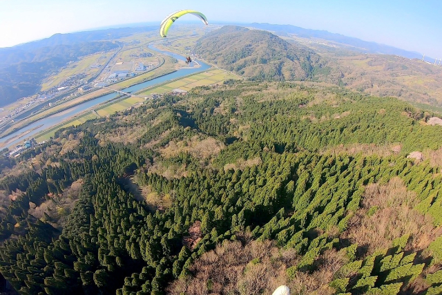 【鳥取・霊石山・パラグライダー】タンデムパイロットと一緒に空を飛ぼう！ 写真4