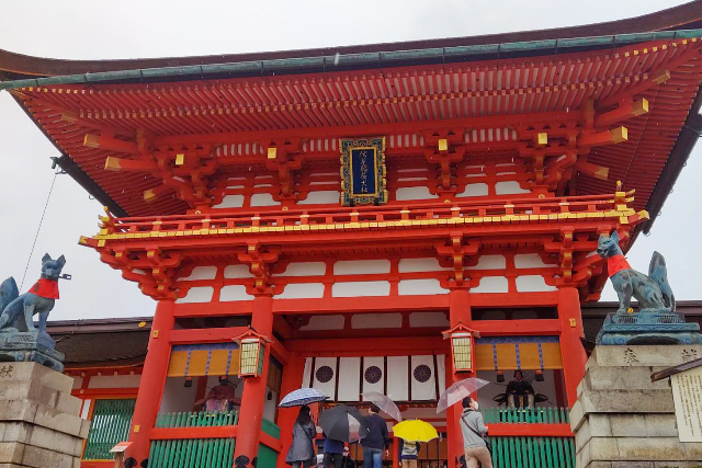 【京都府・京都市・ガイドツアー】表から裏まで知って得する90分！伏見稲荷大社ツアー