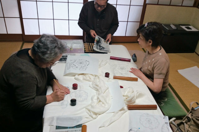 【京都嵐山・伝統文化体験】幻の伝統技法「辻が花染め」を体験してみよう！ 写真3