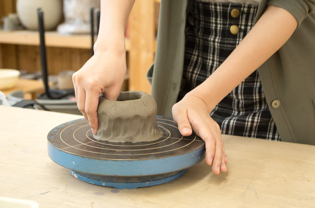 【東京・陶芸体験・手びねり】温かみを感じさせる手びねりで、自由自在に作品づくり！ 写真5