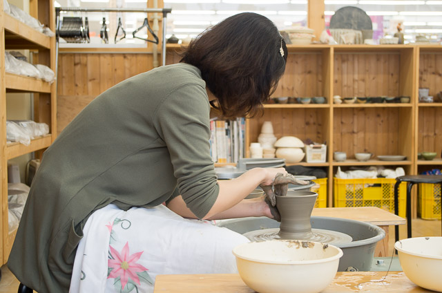 【東京・陶芸体験・電動ろくろ】お手製の器を食卓に。電動ろくろを使った器づくりに挑戦！ 写真8