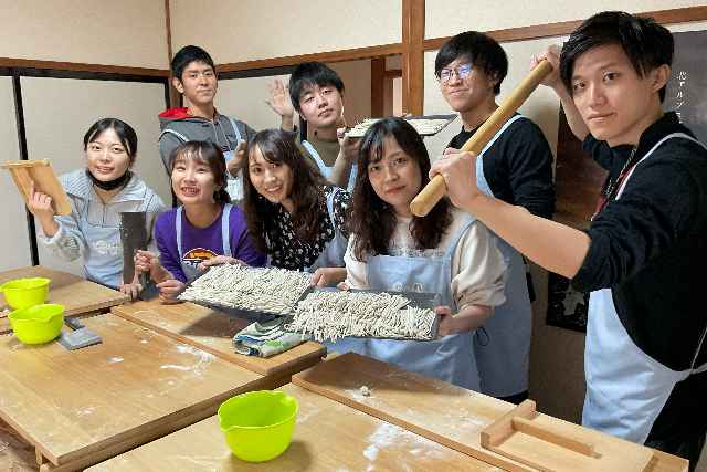 【初心者向け】長野・柏矢町駅から約5分・そば打ち体験（天然ワサビ付き） 写真4