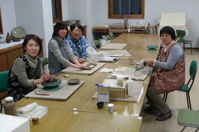 【群馬県富岡市・手びねり】ぐんまの陶芸マイスターが直伝！手びねり陶芸体験！ 写真4