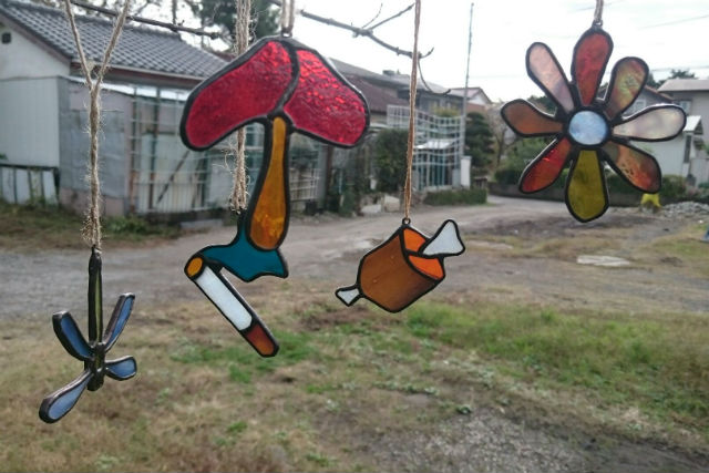 【神奈川・大和市・ステンドグラス】窓辺を華やかに彩ります。ステンドグラスでオーナメント作り