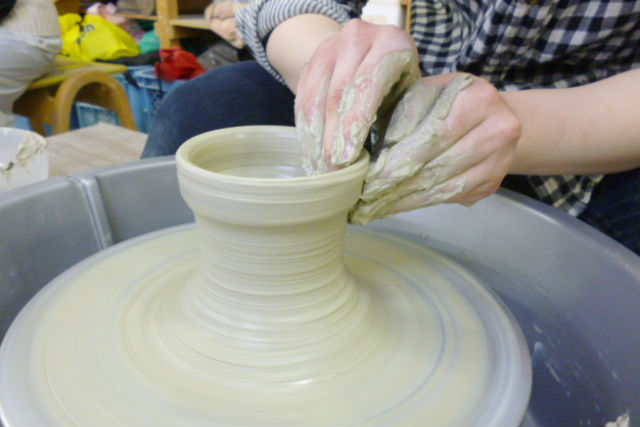 【札幌・陶芸体験】電動ろくろで本格陶芸！初心者でも練習しながら楽しめます 写真7