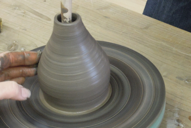 【鳥取・三朝温泉・陶芸体験】地域に伝わる白狼焼。手びねりで自由に制作を楽しもう 写真8