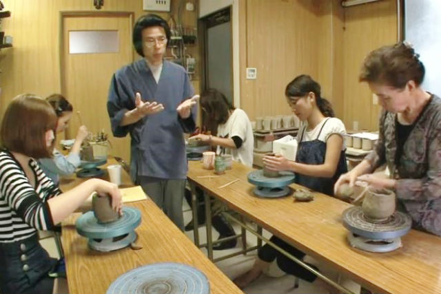 【京都・東山・陶芸・電動ろくろ】まるで職人！電動ろくろで本格的な仕上がりを目指そう！ 写真2