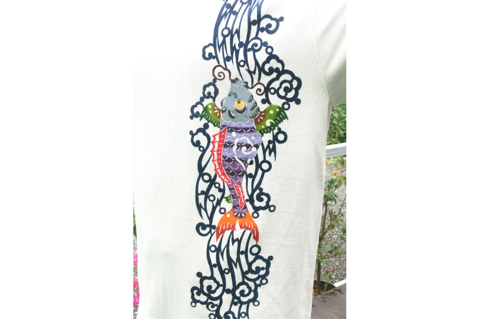 【沖縄やんばる・染物体験】自分オリジナルの紅型染めTシャツ！派手レトロな色使いを楽しもう！ 写真3