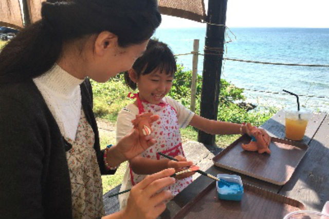 【沖縄・シーサー作り】カラフルな沖縄の守り神を作ろう！シーサー絵付け体験 写真5