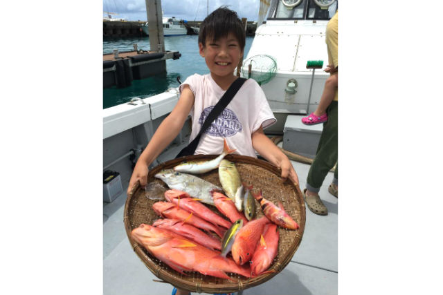 【宮古島・釣り・貸切り半日】釣りを通して笑顔になれる！手ぶらで体験五目釣り！ 写真6