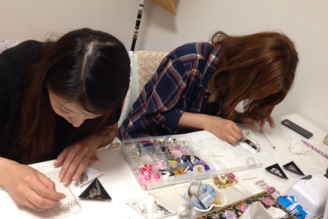 【大阪市・デコレーションアート】お手軽サイズのかわいいキーホルダー！ストーンデコ体験 写真2