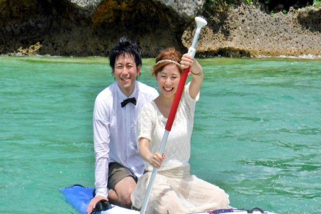 【沖縄・真栄田岬・SUP】美ら海に愛を誓う！SUPフォトウェディングプラン 写真7