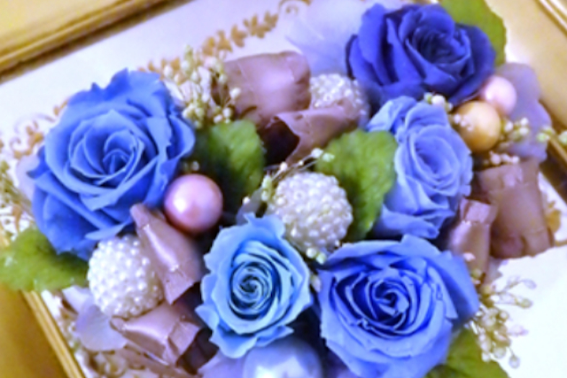 【神奈川・瀬谷・プリザーブドフラワー】お花を咲かせる魔法のレッスン！大きなバラのハート型アレンジ 写真2