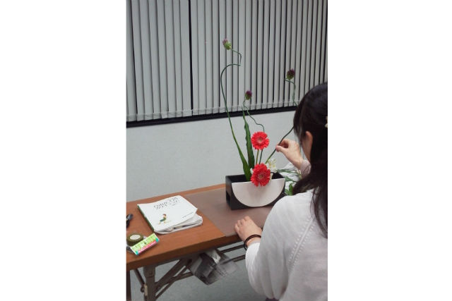 【宮城・仙台・生け花教室】指導歴25年以上の講師によるレッスン！初心者や男性も気軽にどうぞ 写真6