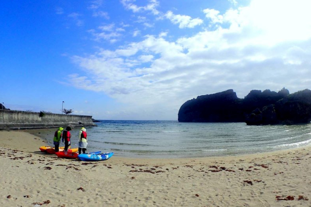 【沖縄・カヤック】神聖な大自然を冒険しよう！浜比嘉島ではじめてのカヤック体験 写真4