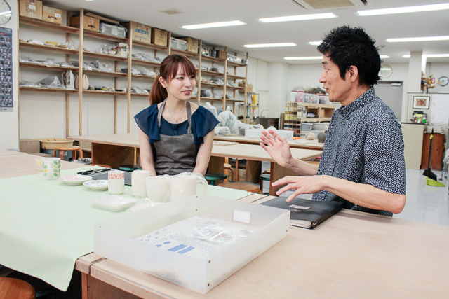 四ツ谷駅から徒歩2分！転写紙を使った簡単・きれいな絵付け体験（約2時間） 写真4