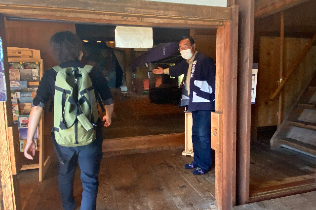 【岐阜・中津川市・伝統文化体験】明治にタイムスリップ「かしも明治座」舞台裏ツアー 写真3