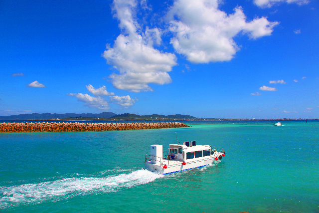 【竹富島に行こう！】竹富島で水牛車＆グラスボート＆バス観光コース★往復乗船券付き＜Tk-1＞ 写真3
