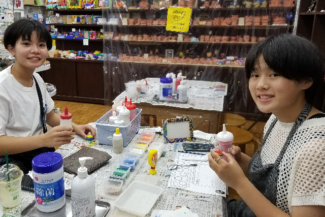【沖縄・那覇市・キャンドル作り】砂とジェルを詰め込んで。ジェルキャンドル作り 写真5