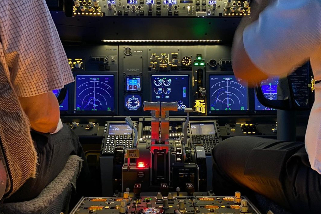 【期間限定ポイント10%還元！神戸・操縦体験】ボーイング「B737-800」でフライト体験！（60分・初回限定） 写真7