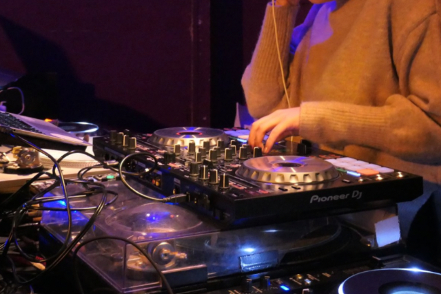 【東京・世田谷・DJ体験】40代からのDJ教室で、懐かしのあの曲にトライ！ 写真8