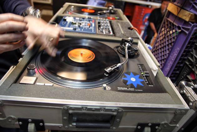 【東京・世田谷・DJ体験】40代からのDJ教室で、懐かしのあの曲にトライ！ 写真5