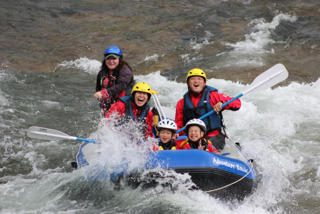 ニセコ ルスツのラフティングの予約 日本旅行 オプショナルツアー アクティビティ 遊びの体験予約