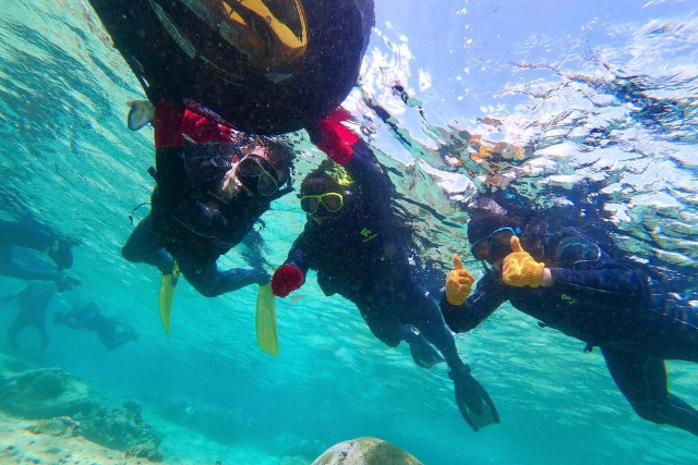 【沖縄・青の洞窟・シュノーケル】青の洞窟と熱帯魚の餌付け満喫！大人気GoPro写真＆動画無料★ 激レア！地元沖縄人ガイド★ 写真2