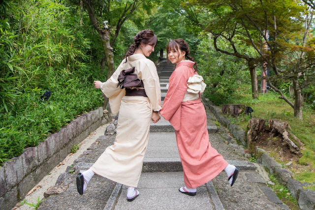 【京都・東山・着物レンタル】八坂神社や清水寺などアクセス抜群！選べる3つのこだわりプランで、京都の街を散策しよう。