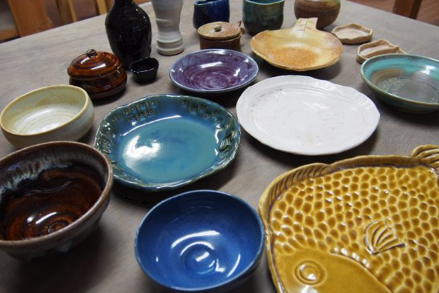 【宮城 富谷市・手びねり・90分】粘土1kgゆっくり自由に作れる陶芸体験。観光施設「とみやど」にて。手びねり90分プラン