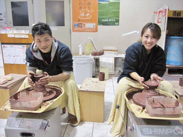 夫婦茶碗作り★電動ろくろでペアの湯呑みを制作しよう！（桐箱付き） 写真2
