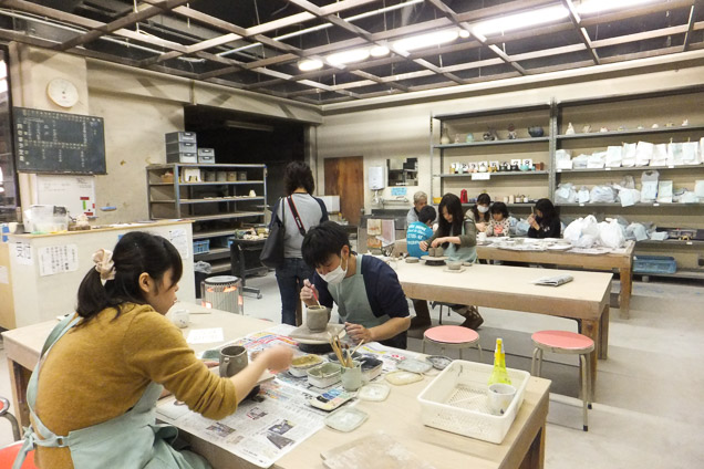 【期間限定ポイント10%還元！愛知・瀬戸・ろくろと手びねり】陶芸の楽しさを実感！道の駅「瀬戸しなの」敷地内！ろくろも手びねりも両方楽しめるぜいたく陶芸体験（2時間） 写真4