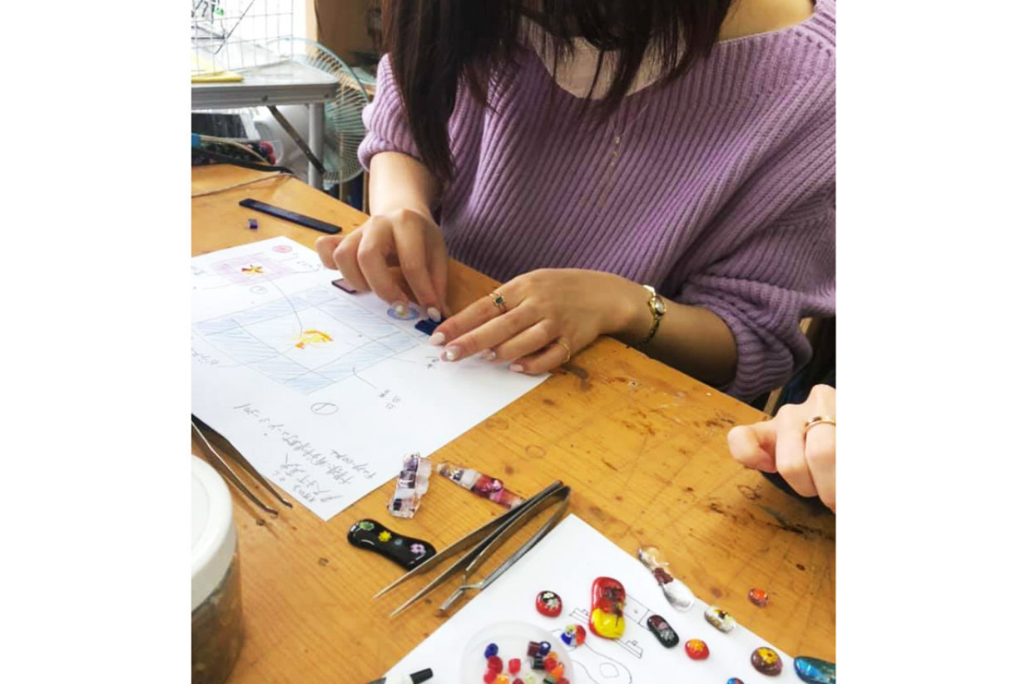 【宮城・仙台・ガラスフュージング】手作りアクセサリーを作ろう！ピアス・ネックレス・箸置きから選べる！個性が光るガラス制作体験（北仙台駅徒歩11分） 写真7