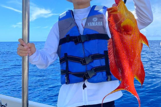 【沖縄・糸満・海釣り】沖縄の最高級魚を狙おう！手ぶらで大物釣り体験2時間 写真2