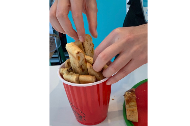 【江ノ島駅徒歩3分・パン教室】片手で食べられるカップスタイルスティックブレッドを作ろう！90分でパン作り！ 写真5