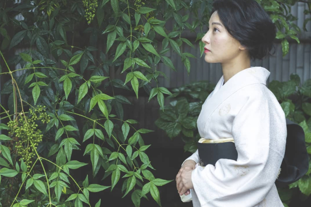 【京都府・京都市・着物レンタル】華やかな着物で京都を観光！フォーマル着物プラン 写真2
