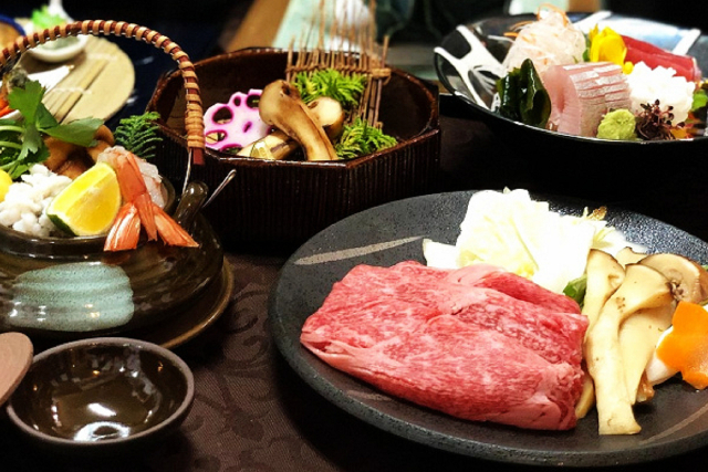 【大阪・泉佐野・日帰り温泉】大浴場or畳風呂を貸切！松茸＆熊野牛すき焼き会席付き【ランチは個室食！最大8時間休憩！】