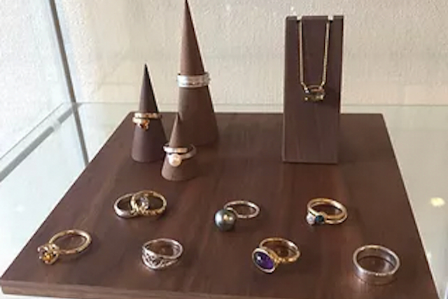 【東京・浜松町・手作りリング】本物の宝石を使用した、色石デザインリング（1個） 写真5