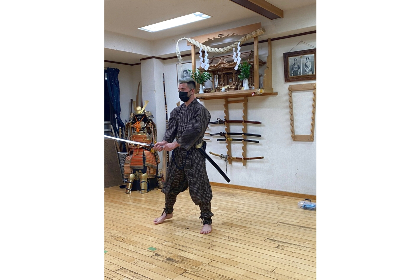 【東京・町田・侍】戦国時代にタイムスリップ！鎧兜で剣術を学ぶサムライ体験 写真2
